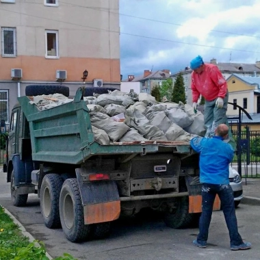 Вывоз мусора контейнером - фото работ №1