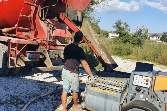 Услуга растворонасоса для стяжки пола