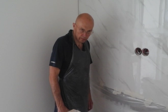 Укладка плитки и затирка швов эпоксидной затиркой