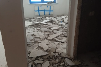 Демонтаж стены в ванной и стяжки