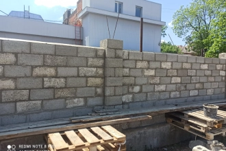 Востоновление забора из шлакоблока.